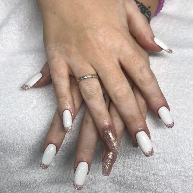 Centro de estética Avanzada Cuida-T uñas pintadas 5