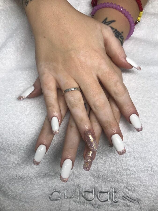 Centro de estética Avanzada Cuida-T uñas pintadas 5