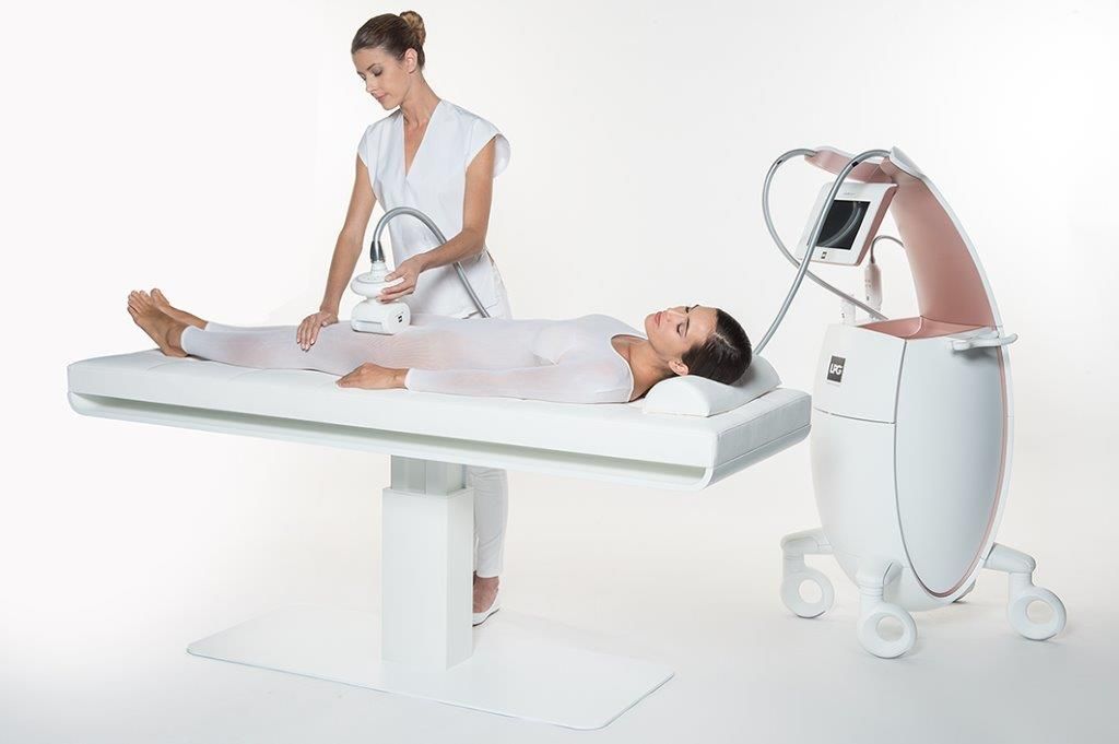 Centro de estética Avanzada Cuida-T mujer en tratamiento