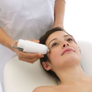 Centro de estética Avanzada Cuida-T persona haciendo tratamiento